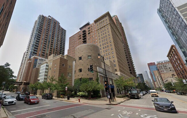 Building Photo - 40 E 9th St Unit 815 Rental