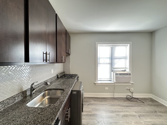 Photo - 533 W Belden Ave Unit 403B