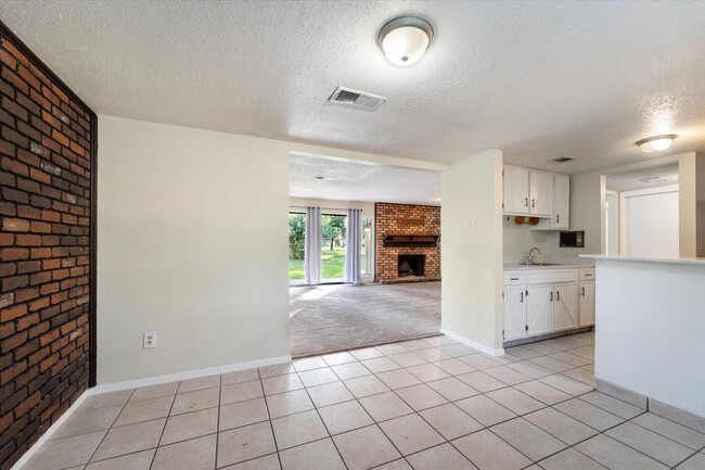 Photo - 15919 Golf Club Dr Unit 112