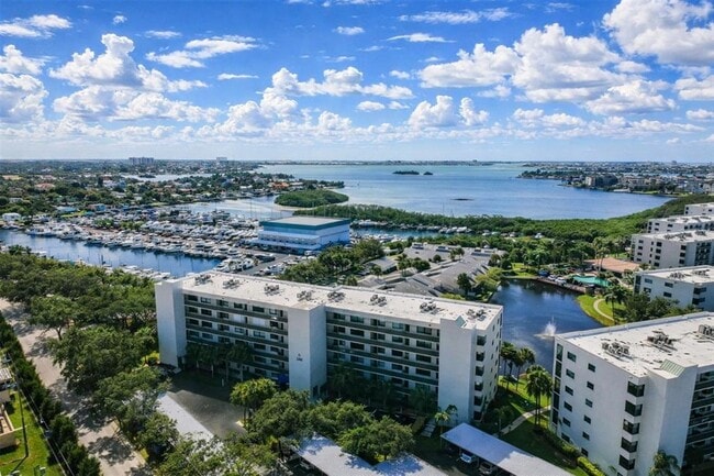 Building Photo - 1316 Pasadena Ave S Unit 407