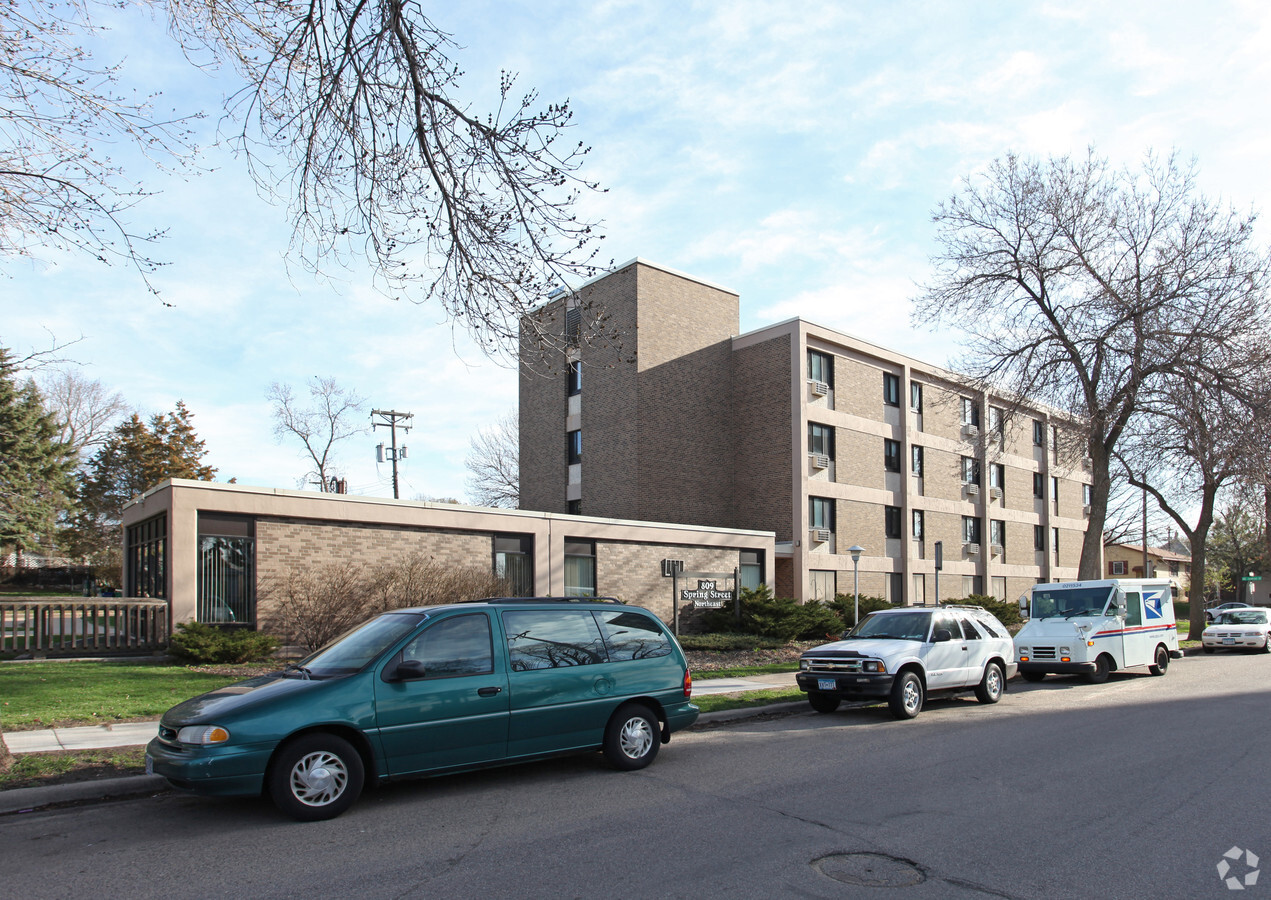 Photo - 809 Spring St NE Apartments