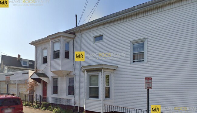 Building Photo - 24 Benedict St