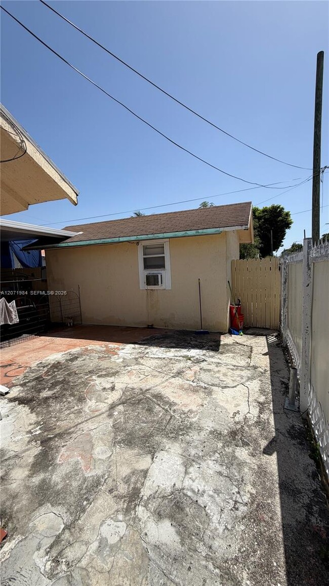Photo - 2027 NW 1st Terrace Unidad R