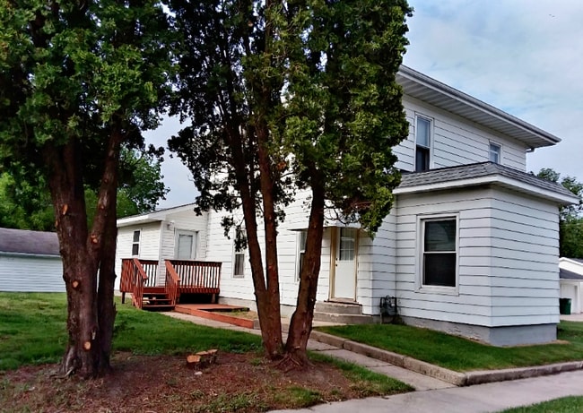 Photo - 111 7th St NE