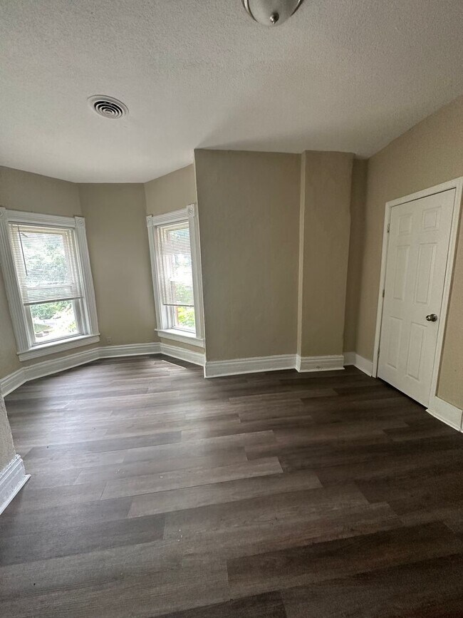 814 Elmwood Ave Unit 814 Elmwood Ave, Unit 1