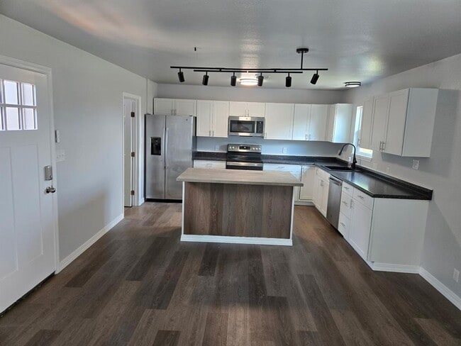 Photo - 22101 400 Ave
