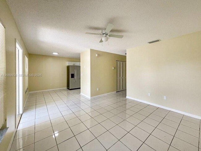 873 SW 10th St