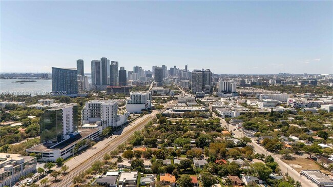 Photo - 250 NE 48th St