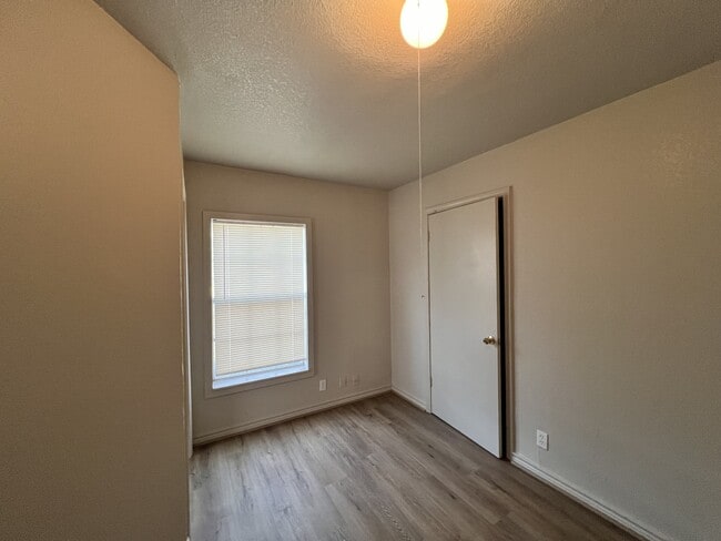 Photo - 409 W Avenue H