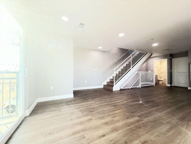 Photo - 1731 E 68th St Unit D