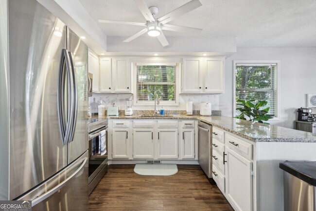 Photo - 8470 Lake Dr