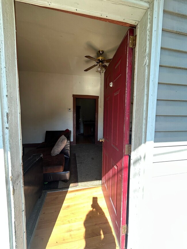 Photo - 323 N 7th St