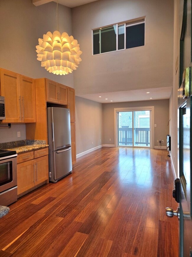 Building Photo - Gorgeous Updated 2 Bedroom, 2 bath Condo with 1 car garage For Rent in Pleasanton.