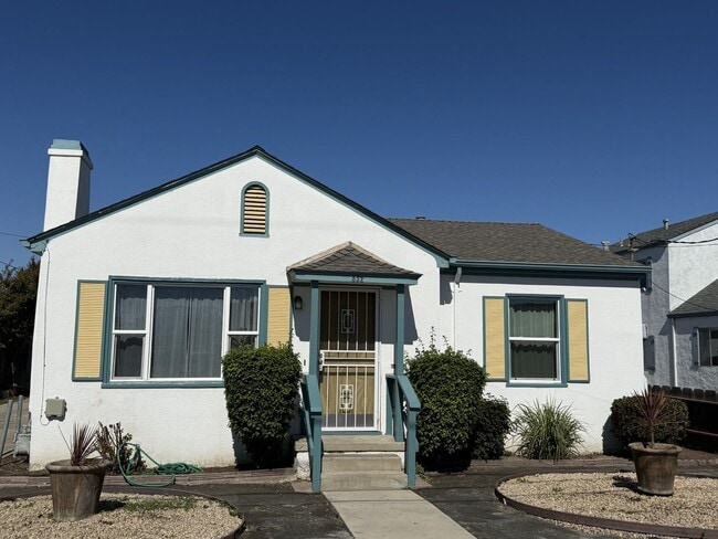Building Photo - 532-534 Archer Street, Salinas, CA 93901 Unit 532 Archer Street, Salinas, CA 93901