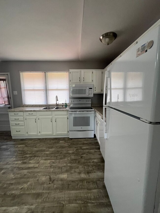 Photo - 3 bedroom 1 bath home for rent