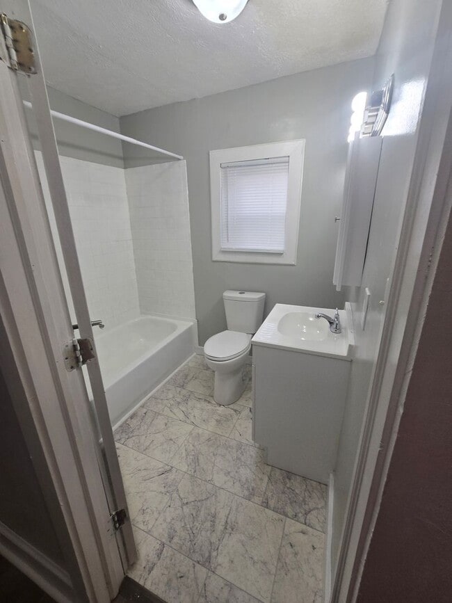 Photo - 1314 W 26th St