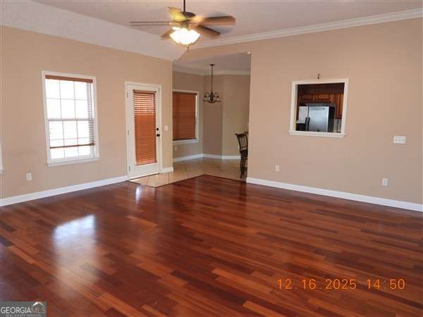 Photo - 493 Parish Loop