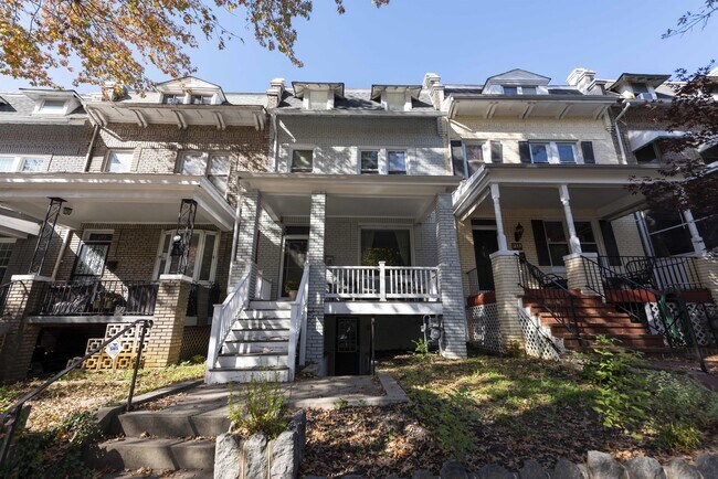 Building Photo - 215 Rock Creek Church Rd NW Unit B