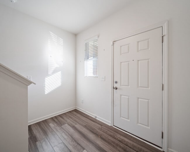 Photo - 113 Swindon Dr