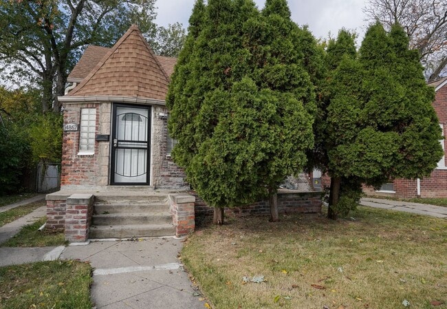 Building Photo - This beautifully updated 3-bedroom, 1-bath...