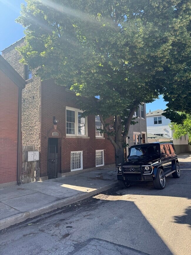 Building Photo - 650 N Talman Ave Rental