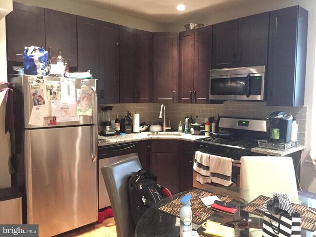 Building Photo - 1338-40 Lombard St Unit 202 Rental