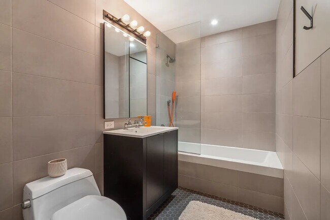 Photo - 540 W 28th St Unit 4J