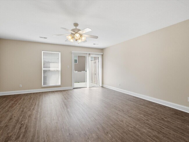 Photo - City of Maryville 37801 - Beautifully Updated 2-Bedroom, 2.5-Bath Townhome. Contact Vicki Everbac...