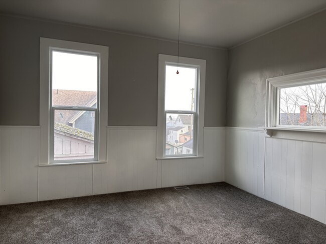 Building Photo - 256 4th St Unit A