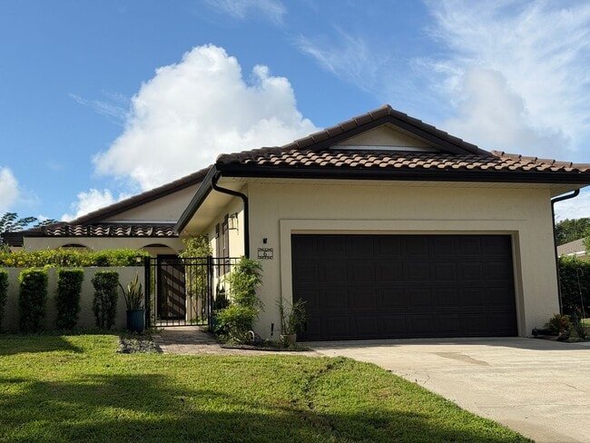 6 Forest Ln