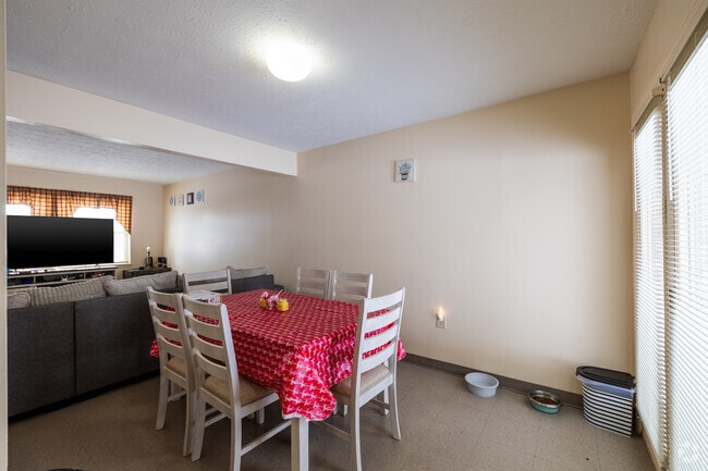 3BR, 1.5BA - Dining Room