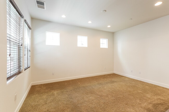 Photo - 1591 Sylvia St