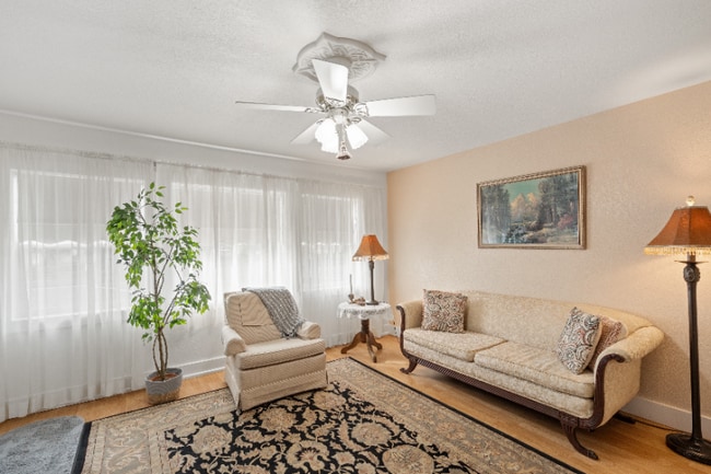 Photo - 451 Broad St