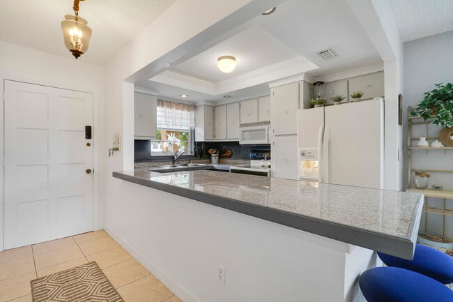 Photo - 308 Golfview Rd Unit 201