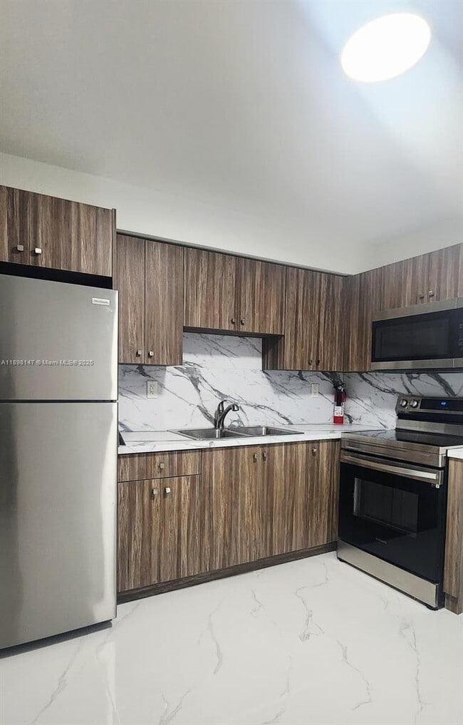 Photo - 2240 NW 18th St Unidad 1