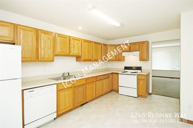 Photo - 1245 Redpine Way