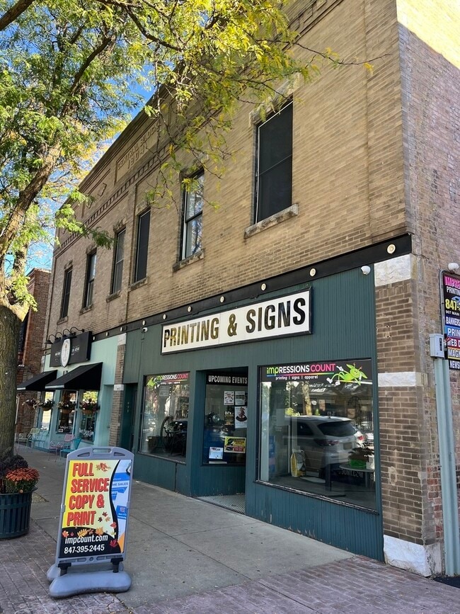 Building Photo - 905 Main St