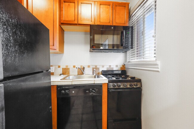 Photo - LaMont Apartments