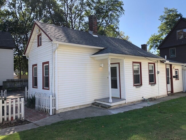 Photo - 2448 W 10th St