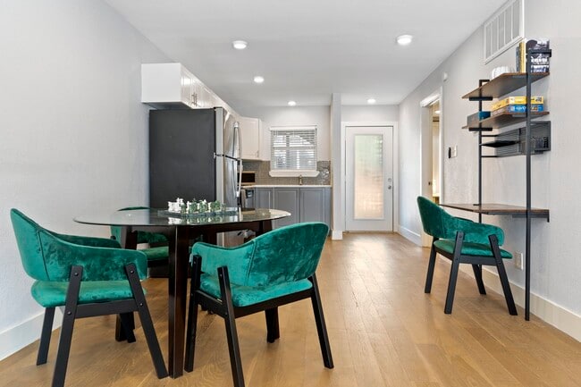 Photo - 909 Reinli St Unidad 116