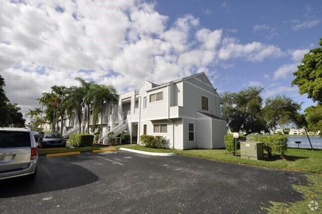 Building Photo - 3441 NW 44th St Unit 107 Rental