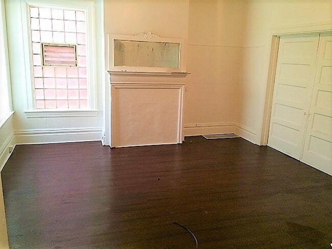 Photo - 156 Robinson St