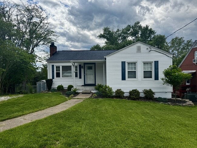 Building Photo - 733 Churchill Dr