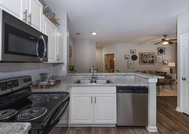 2BR, 2BA - Kitchen