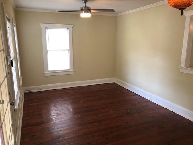 Photo - 310 W Genesee St