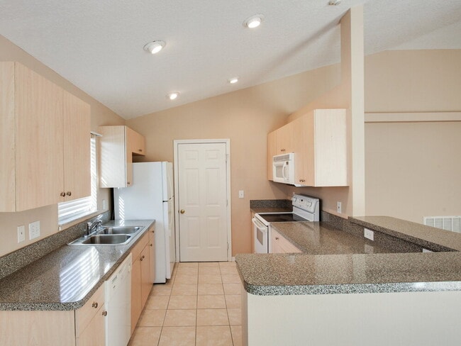 Photo - 6010 33rd Dr E