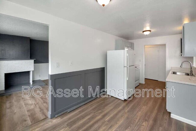 Photo - 212 Westwood St