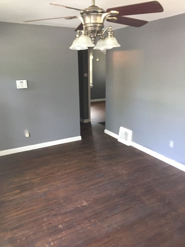 Photo - Ready now! Beautiful 3 Bedroom! ASK ABOUT ...