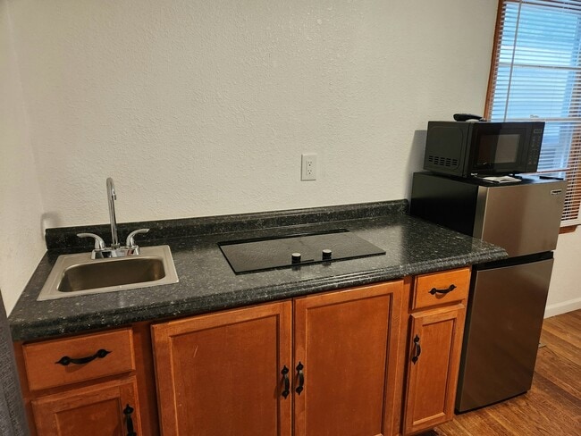 Photo - 389 Collins Rd Unit Studio A (NEW)