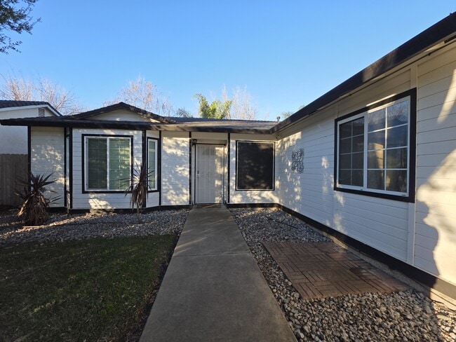 Photo - 303 Pinon Way
